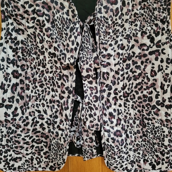 Quilted Leopard Print Vest - Picture 3 of 4